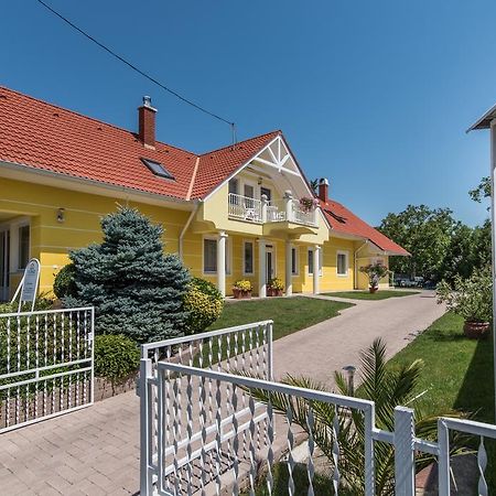Topaz Apartmanhazak Балатондьёрёк Экстерьер фото